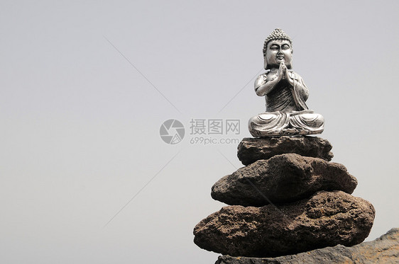 佛像雕像石头崇拜佛教徒支撑海滩岩石塑像祷告海岸上帝图片