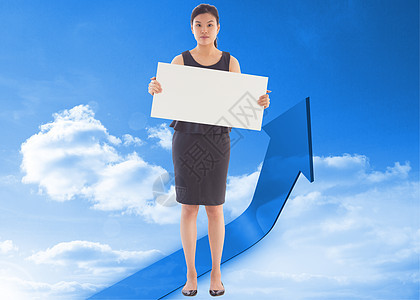 持有标牌的女商务人士综合形象图进步黑发计算机多云职业商业马尾辫蓝色数字女性图片
