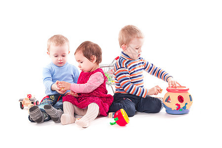 三个孩子玩游戏团体盘子游戏建设者男生童年建筑逻辑教育工作室图片