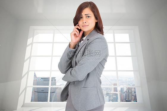 令人忧心的女商务人士综合形象女性计算机思维头发公司商务人士职业景观建筑物图片