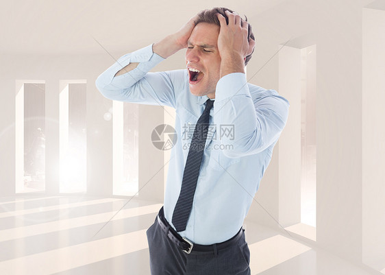 紧张的商务人士头顶双手的复合形象 其综合形象商业棕色领带计算机手势窗户绘图男性房间衬衫图片