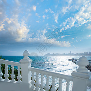 城市栏杆哥斯达黎加波浪高清图片