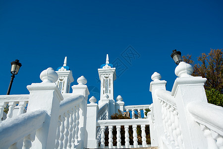 贝尼多姆阳台地中海白色栏杆海景海滩海岸地标假期观众蓝色公寓路灯海洋图片