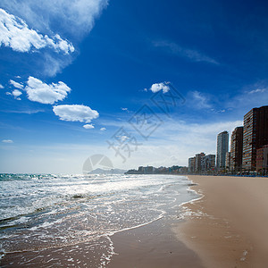 海滩建筑和地中海蓝色波浪地标海岸线海洋海景旅游地平线天际海岸图片