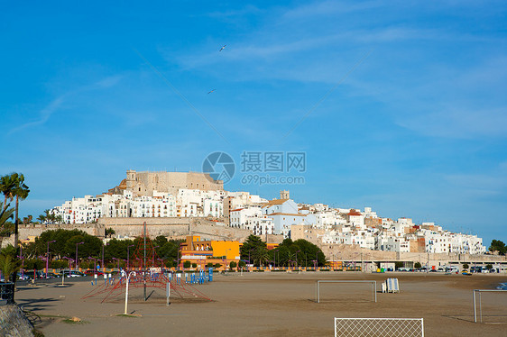 西班牙卡斯特利翁Peniscola城堡和海滩真空市中心海岸线建筑天际建造蓝色地平线城堡地标图片