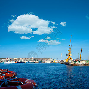 西班牙阿利坎特圣波拉港码头渔船运动场景蓝色海滩建筑物假期地标海岸城市图片