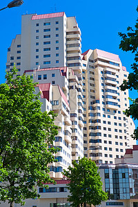 现代公寓楼住房住宅生活场景阳台玻璃建筑学蓝色城市奢华图片