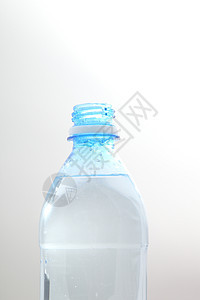 瓶装水蓝色饮料瓶子食物背景图片