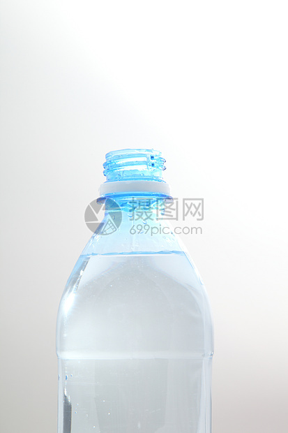 瓶装水蓝色饮料瓶子食物图片