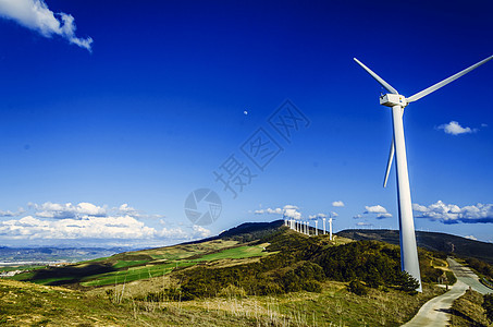 绿色能源爬坡丘陵白色环境土地活力蓝色力量阴影天空图片
