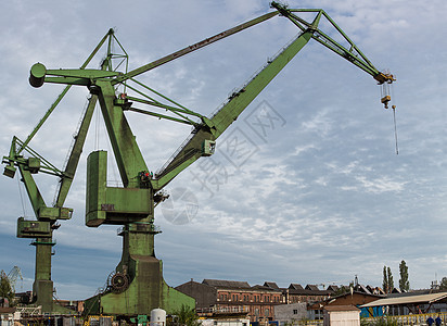 Gdansk 造船厂的工业起重机天际电力港口机器炼油厂日落工厂车站抛光建筑图片