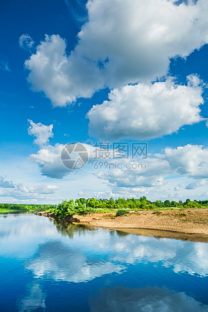 夏季的河流图片