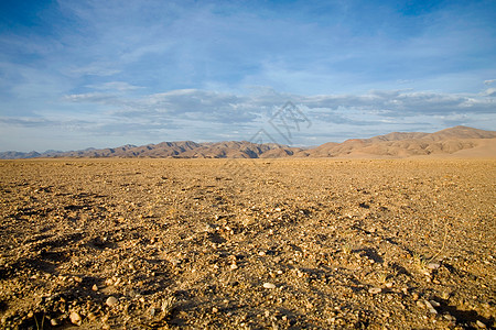 纳米比亚的荒野地平线天空晴天沙丘草地孤独干旱环境风景岩石图片