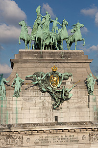 比利时布鲁塞尔公园的Triumphal 拱门建筑学旅行风景博物馆地标马匹公园动物文化贵族图片