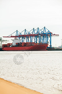 装载和卸载船舶的港口码头建筑学贸易海港出口货运拖运商品服务基础设施加载图片