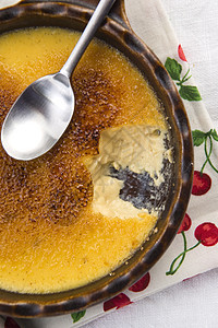 法国甜点     奶油布丁 烧焦霜餐厅勺子焦糖三位一体模子刀具美食香草盘子食物图片