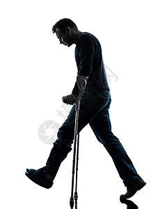 带着拐杖环绕着轮椅悲伤地行走投掷白色卫生残障伤害保健人士护具男性男人图片