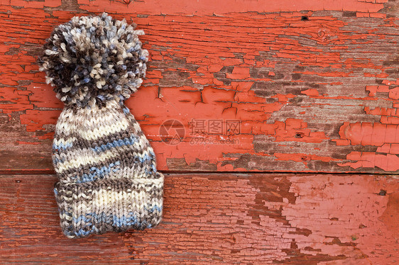 长着暖和的羊毛冬帽图片