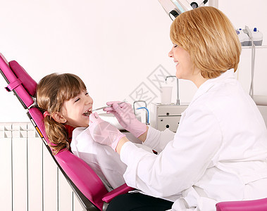 牙科和小牙医女病人口腔检查图片