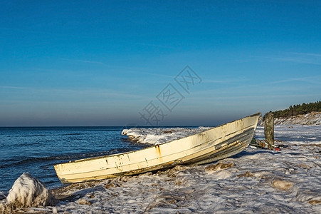 旧渔船海浪红色海湾海岸绳索风景海景戏剧性细绳地平线图片