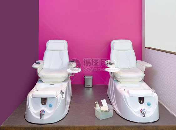 粉红色墙壁的席椅温室家具椅子治疗内阁修脚指甲沙龙魅力抛光紫色化妆品图片