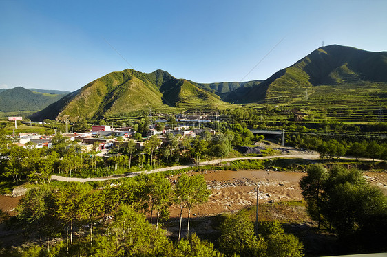 中国外衣风景晴天运动河岸农村天空爬坡绿色蓝色乡村房子图片