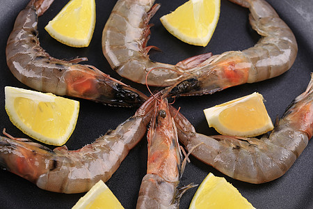 虾养殖生虾加柠檬在锅上海鲜饮食黑色甲壳白色贝类水产营养午餐养殖背景