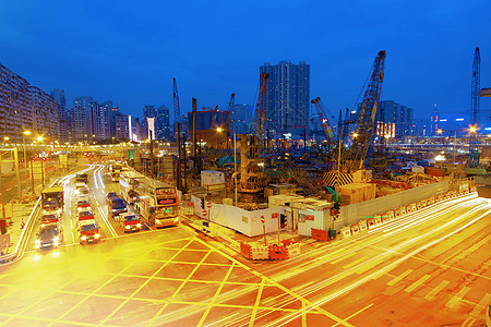 交通夜间速度天空运动运输汽车建筑蓝色驾驶车辆市中心图片