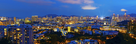 香港市之夜日落港口天空经济蓝色商业城市金融摩天大楼顶峰图片