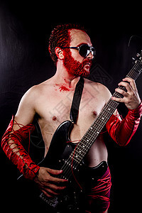 舞台 吉他手配有电吉他黑黑色 面漆的吉他手图片