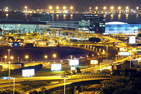 现代城市夜间机场运动基础设施反射月亮空气起重机棕榈海岸风景码头图片