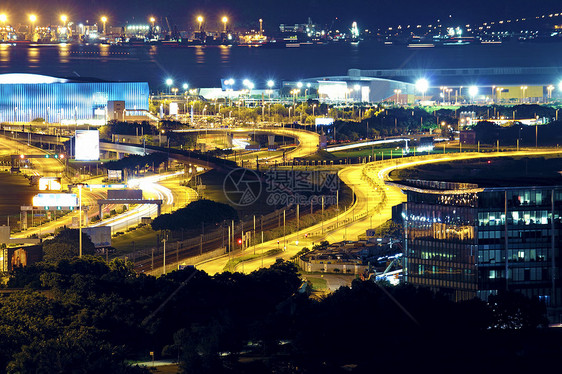 现代城市夜间机场摩天大楼起重机风景棕榈蓝色景观基础设施反射飞机飞机场图片