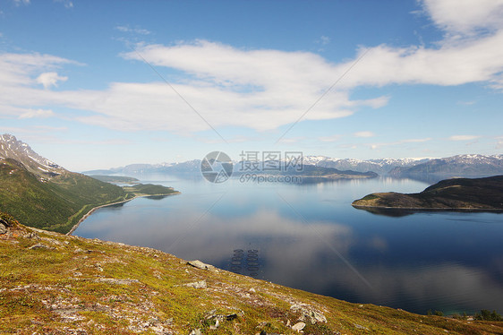 挪威北部地貌景观港口山脉石头峡湾旅游蓝色全景山峰风景旅行图片