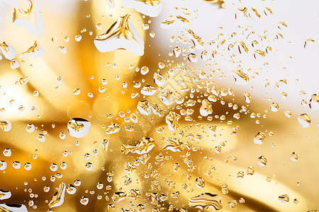 带有水滴的金色抽象背景飞沫雨滴珠子宏观金属玻璃气泡液体黄色艺术图片