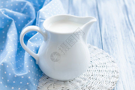 牛奶奶营养食物乡村陶瓷养分饮食酸奶木头液体投手图片