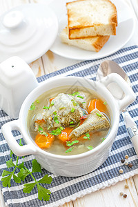 鱼汤土豆木头盘子桌子勺子国家课程食物饮食乡村图片