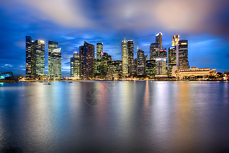 晚上新加坡城市天际办公室中心商业摩天大楼旅游反射全景建筑金融景观图片
