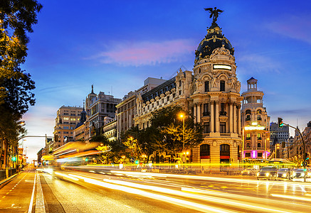 马德里市中心 西班牙大维斯大灯城市景观街道游客地标艺术国家照明旅行背景图片