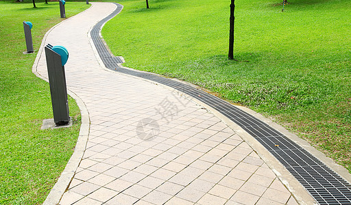公园的足迹绿色红色途径园艺地面曲线花园人行道铺路石头图片