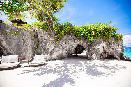 波拉凯岛天堂岛上大块光滑的石头 有绿绿水图片