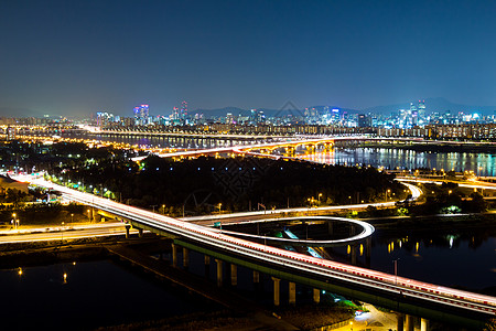 晚上在首尔的高速公路场景道路风景景观建筑学天际城市地标街道圣水图片