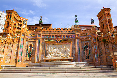 西班牙埃斯卡利纳塔岛的阿拉贡泰罗埃尔阿曼特斯喷泉雕刻游客旅行市中心正方形假期古董地标阳光城市图片