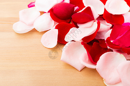 玫瑰踏板花瓣木头热情桌子红色婚姻礼物新娘花束粉色图片