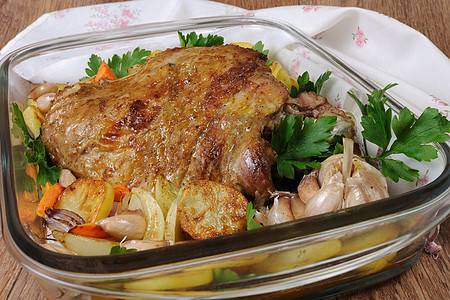 土耳其大腿用蔬菜烘烤火鸡烤箱陶器萝卜香菜饮食厨房盘子肥胖土豆图片
