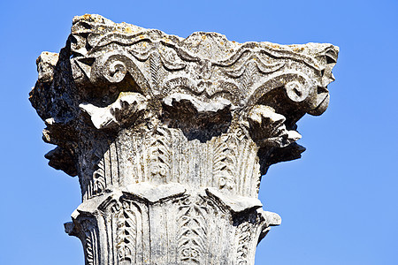 摩洛哥Volubilis的旧柱石图片
