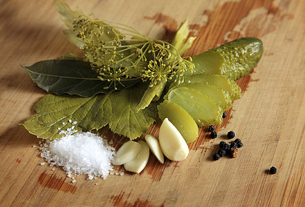 菜卷美食熟食食物产品玻璃蔬菜盐渍黄瓜木头香料图片