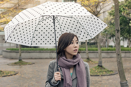 孤独的亚洲妇女街道魅力女士寂寞下雨女性图片