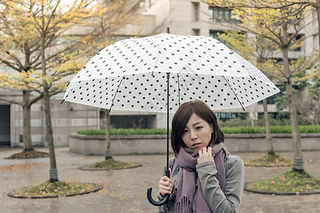 孤独的亚洲妇女寂寞女士女性街道下雨魅力图片