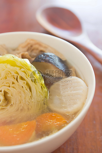 汤盘子白菜勺子午餐土豆韭葱芹菜厨房蔬菜肉汤图片