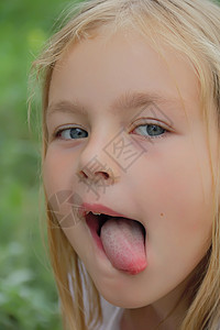使用舌语的学龄前儿童图片